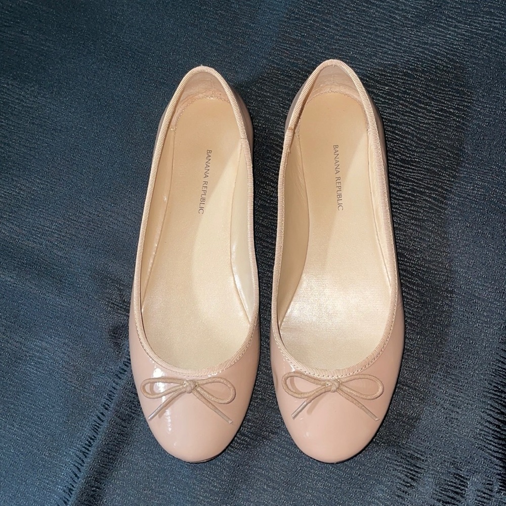 Banana Republic blush ballet flat
